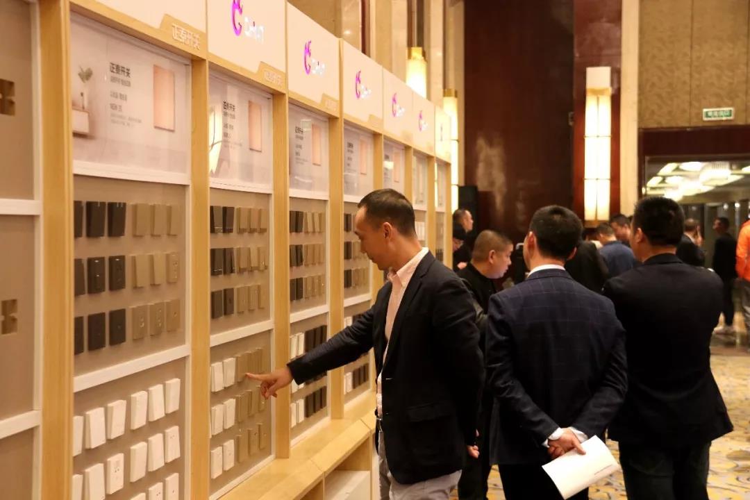 正泰居家杭州新品推介會"泰"火爆 正泰居家杭州新品推介會"泰"火爆