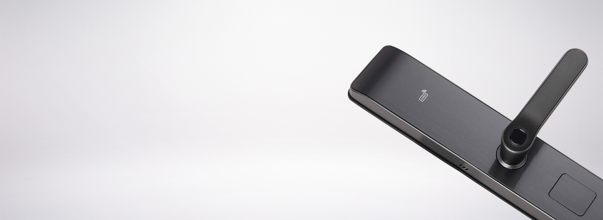 指紋識別，一握即開
 正泰智能鎖LOCK...