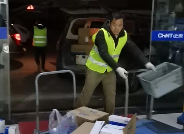 正泰居家致敬“小湯山”醫(yī)院援建背后的“逆行者” 正泰居家致敬“小湯山”醫(yī)院援建背后的“逆行者”