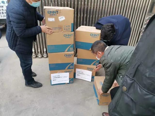 正泰居家致敬“小湯山”醫(yī)院援建背后的“逆行者” 正泰居家致敬“小湯山”醫(yī)院援建背后的“逆行者”