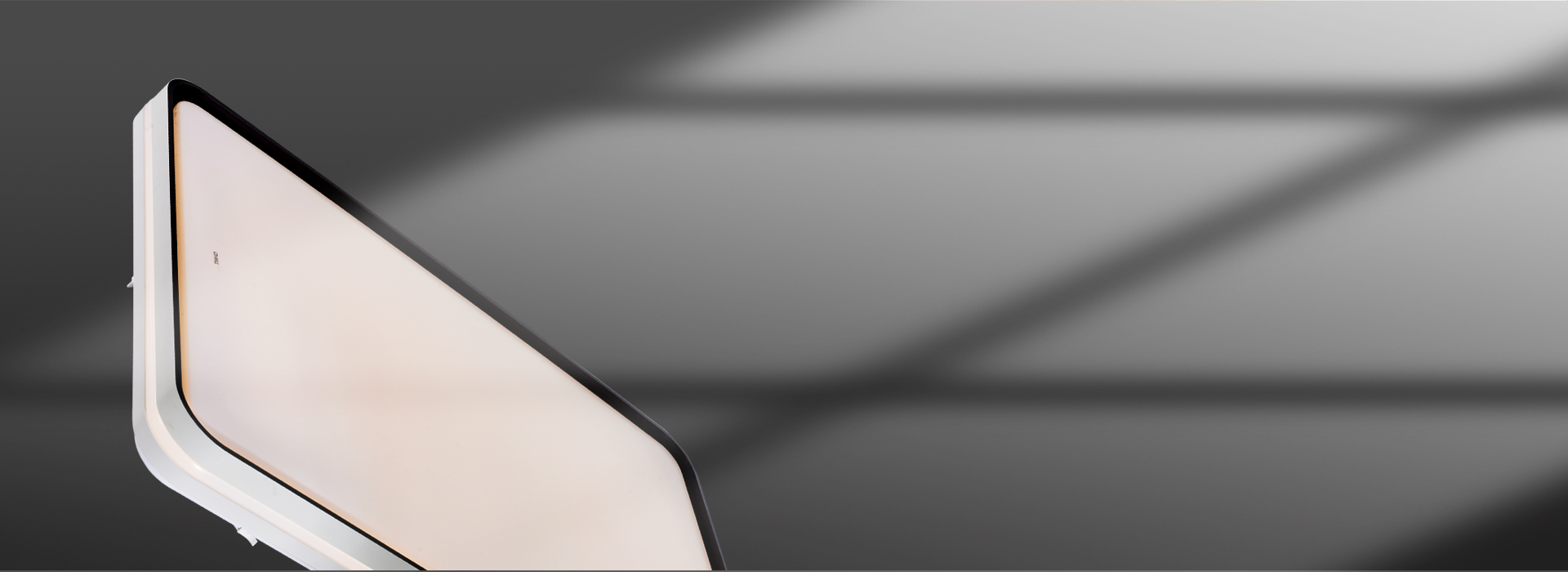 光學面罩，透出柔和好光線
 亞克力材質的...