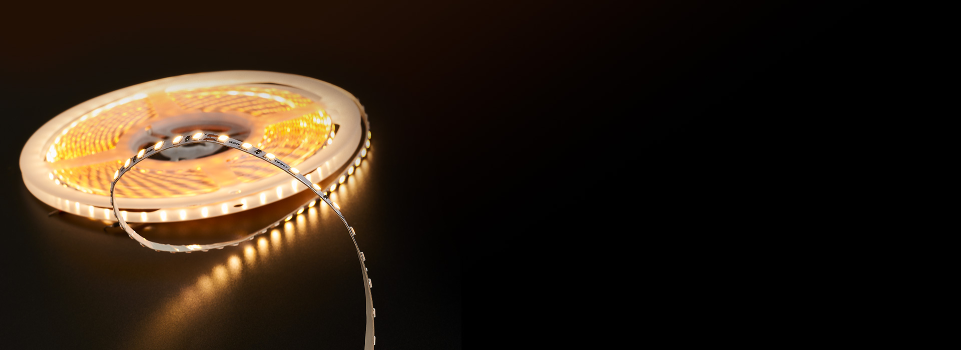 高達100lm/W光效，綠色節能
 同功...