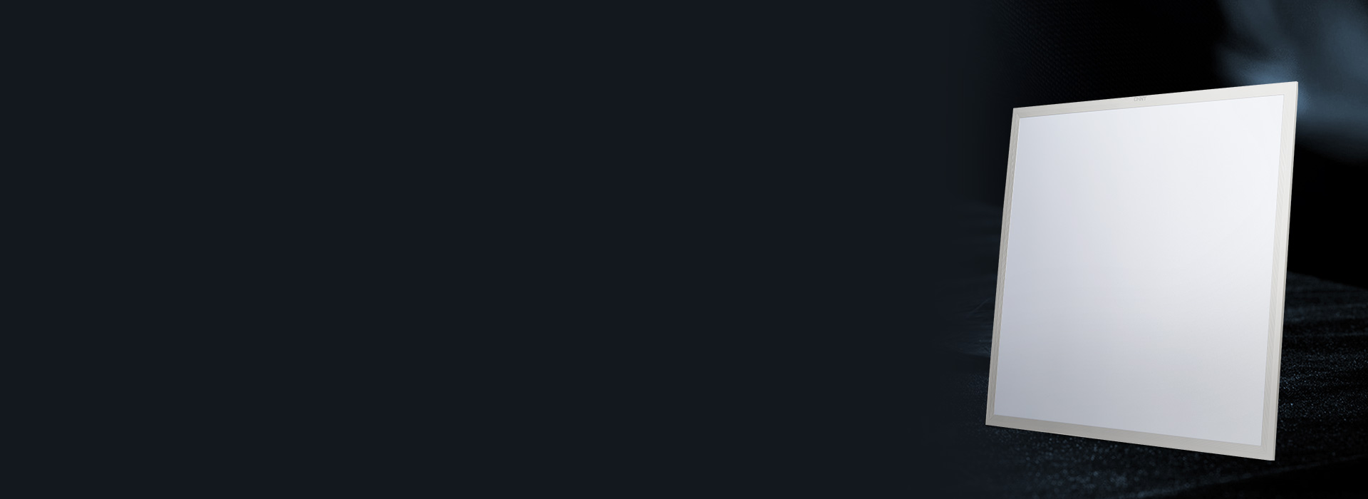 約30mm纖薄燈體
 纖薄簡約，輕盈時尚...