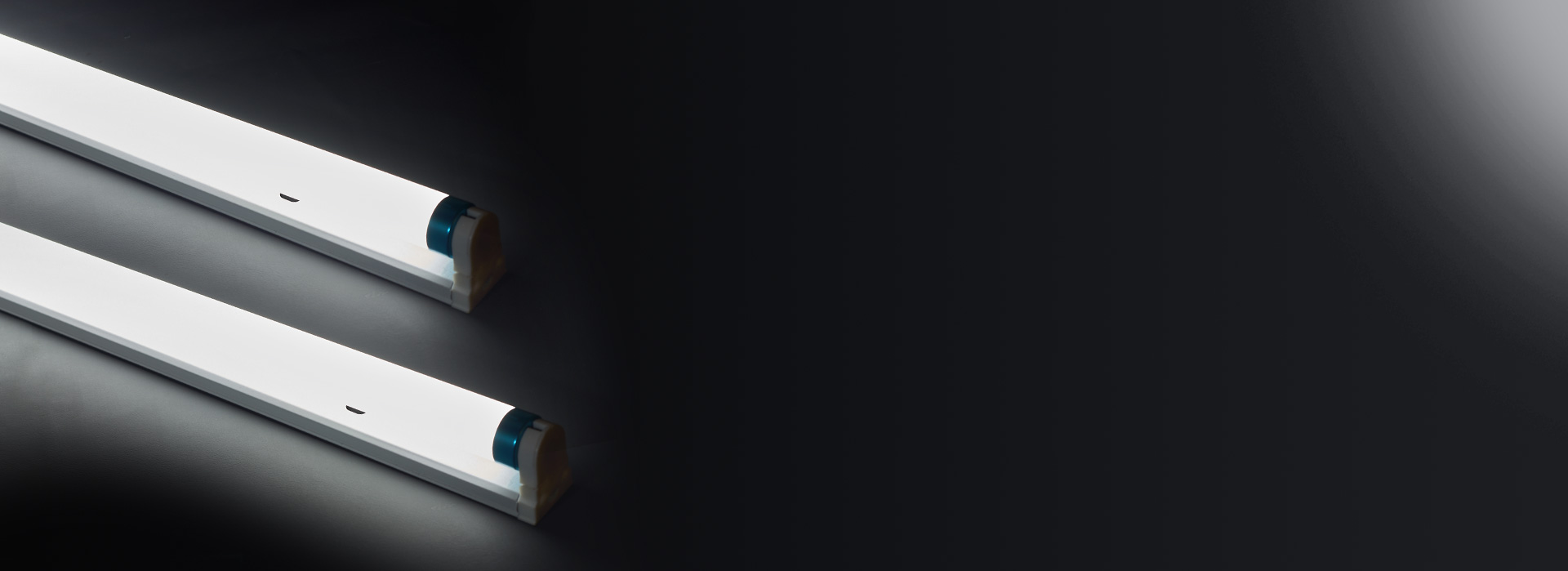 低光衰，壽命持久
 高光效、低光衰。燈的...