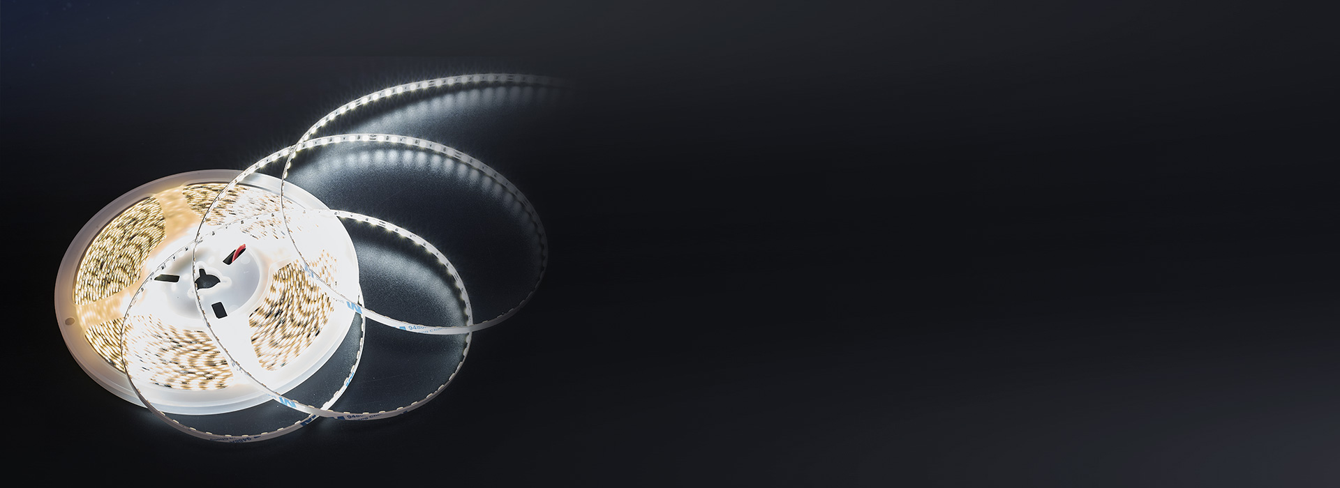 10米無可視亮差
 升級導(dǎo)電技術(shù)，鋁基板...